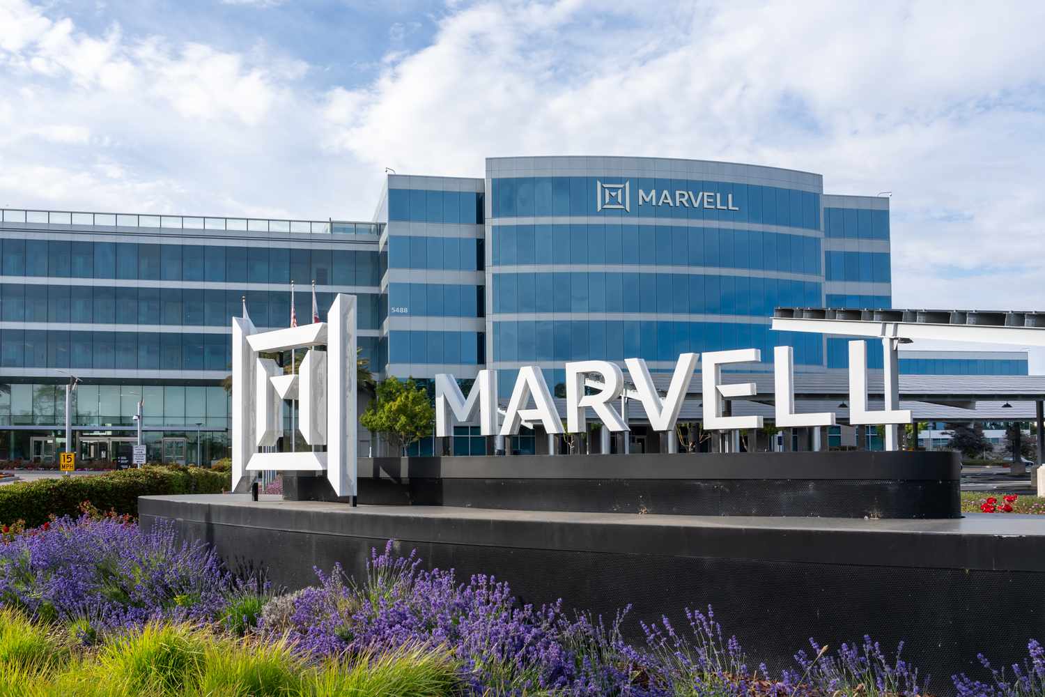 Marvell Technology (NASDAQ: MRVL) Positioned for 43% Upside Amid Explosive AI Growth