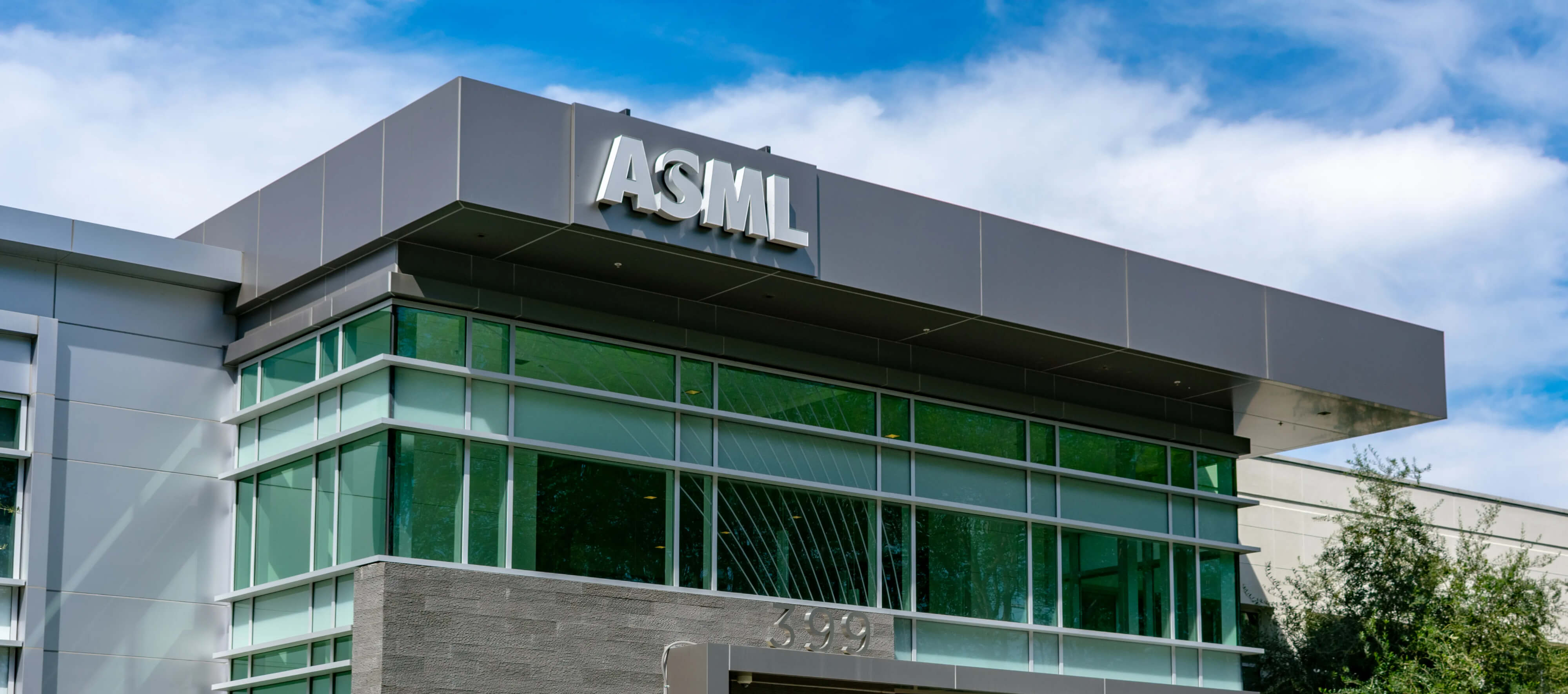 ASML Stock Plunges: A Deep Dive Into NASDAQ:ASML's Q3 Earnings and Future Outlook