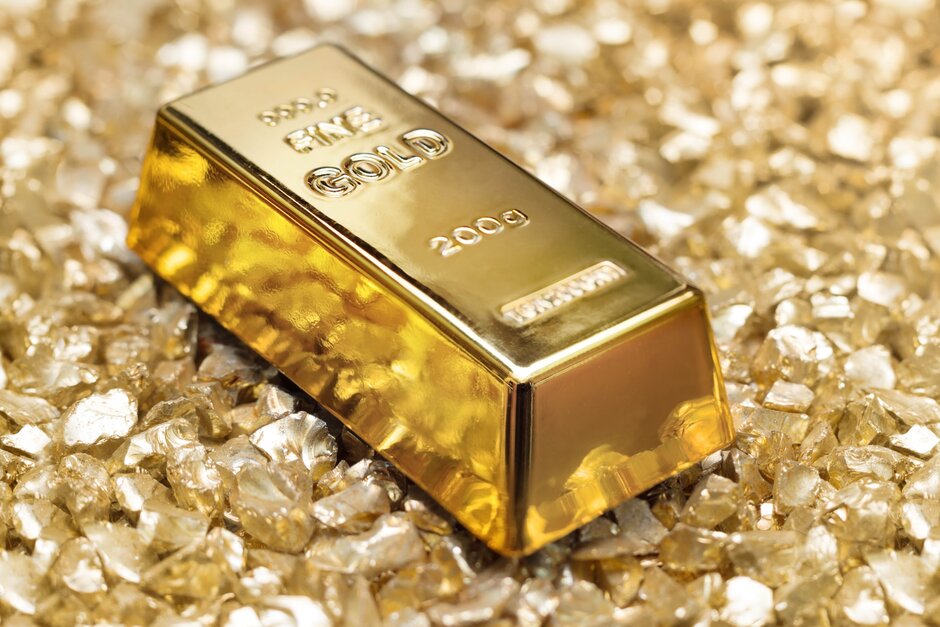 Gold and Silver Prices Climb Amidst Unstable Banking Landscape