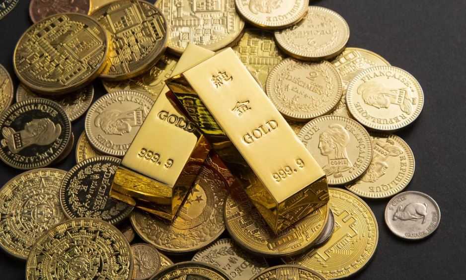 Gold Prices Surge as Inflation Fears Mount, Silver Capitalizes on Renewable Energy Potential