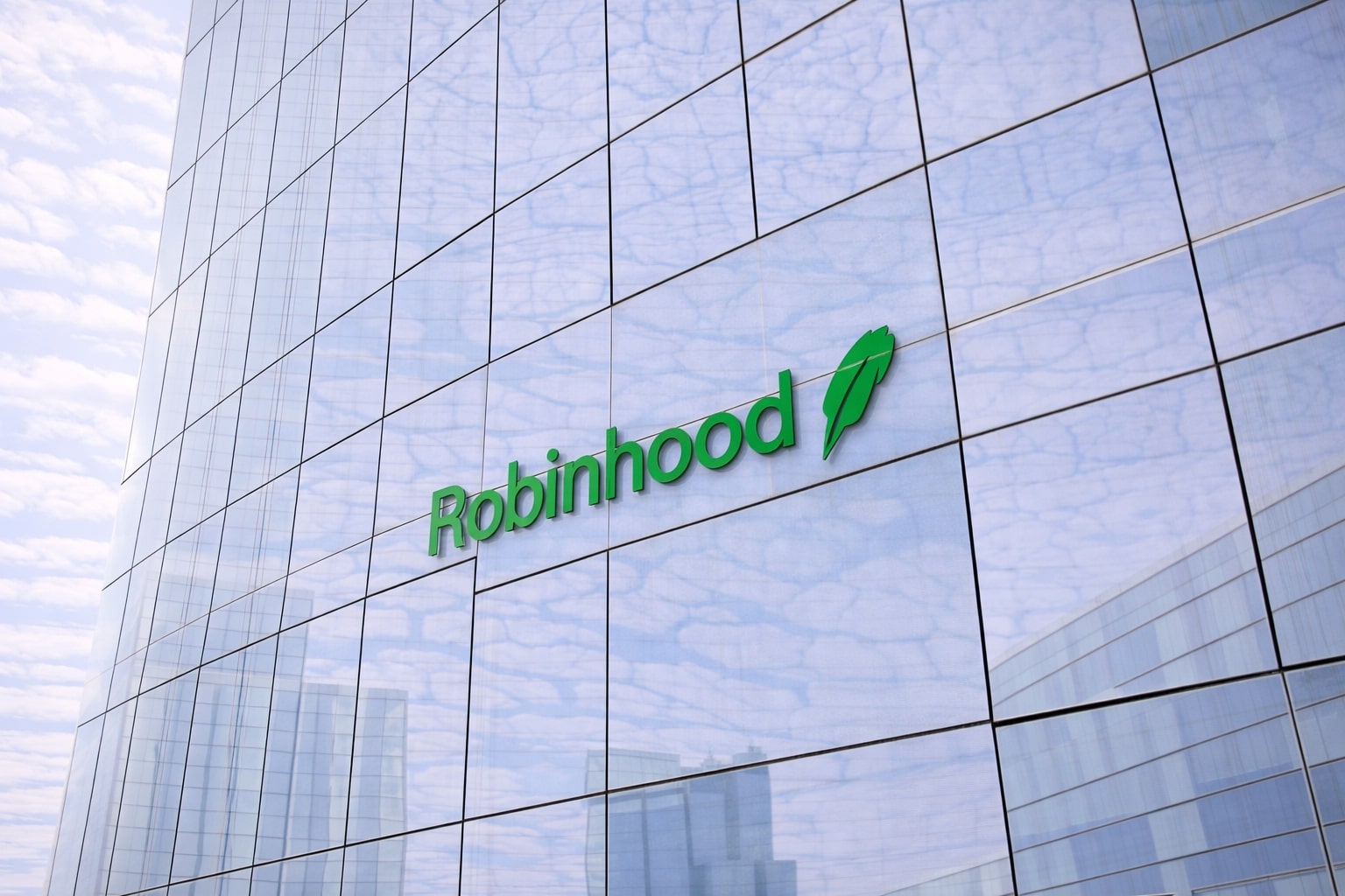 Robinhood Stock Price Forecast: HOOD at $115 After 200% Rally Faces Valuation Stress