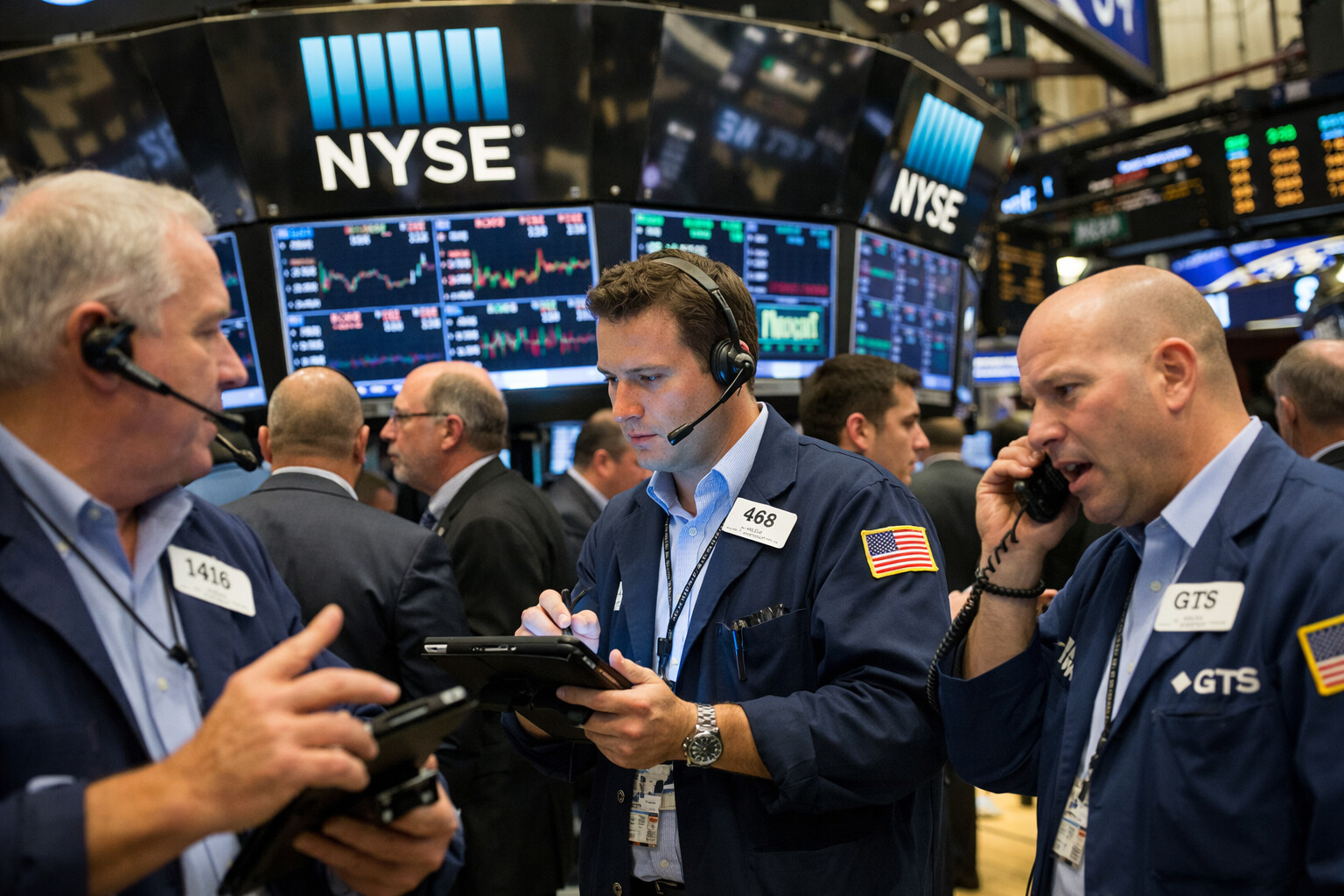 Stock Market Today: S&P 500 and Nasdaq Push Higher as Dow Slides on UnitedHealth Plunge and Gold Stays Above $5,000